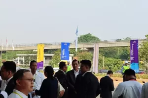 Luhut dan Menhub Tiba di Stasiun Halim untuk Dampingi PM China Jajal KCJB