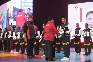 Ketum PBSI Jawa Barat Raih Penghargaan Pembina Olahraga di Perayaan Haornas 2023