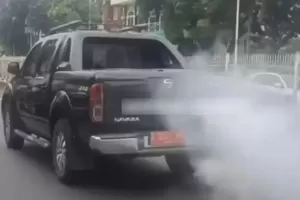 Viral Mobil Dinas Pemprov DKI Ngebul di Jalan, Hari: Lagi Menuju Bengkel