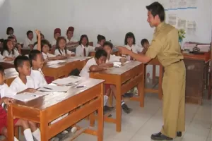 Indonesia Krisis Pendidik? Ini 15 Provinsi yang Memiliki Guru SD Terbanyak Tahun 2022/2023