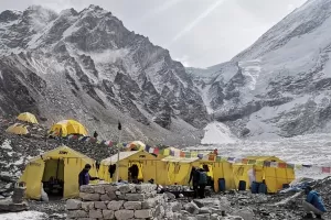 Berapa Biaya Mendaki Gunung Everest? Rasakan Pengalaman Menaklukkan Puncak Tertinggi di Dunia