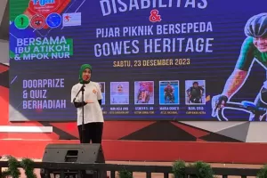 Peduli Kaum Difabel, Siti Atikoh Belajar Bahasa Isyarat sebagai Bentuk Empati