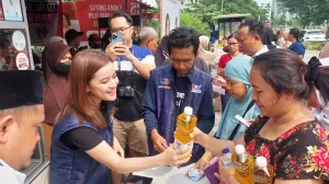 Caleg Perindo Dian Mirza Gelar Bazar Minyak Goreng Murah di Rusun Pesakih Cengkareng