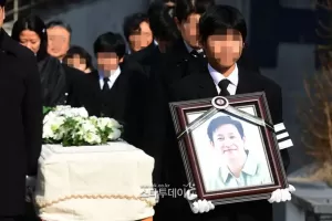 Potret Pemakaman Lee Sun Kyun yang Diiringi Isak Tangis Keluarga dan Artis Korea