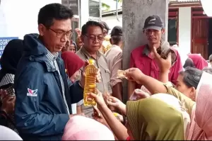 Caleg Perindo Gelar Bazar Minyak Goreng Murah, 1 Jam Ludes Diserbu Emak-Emak Sukawangi Bekasi