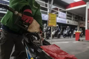 Luhut Bakal Bikin Pajak Kendaraan BBM Makin Mahal, Minggu Depan Lapor Jokowi