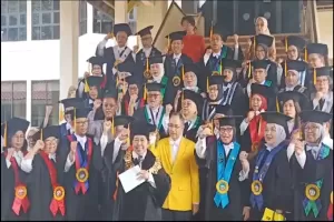 Lagu Maju Tak Gentar Iringi Keresahan Guru Besar dan Alumni UI Atas Hancurnya Demokrasi di Indonesia