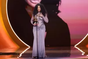 SZA Jadi Penyanyi Muslim Pertama yang Menang Grammy Awards 2024