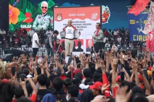 Kenakan Kaus Clean Government, Ganjar Pranowo Bangkitkan Dono Warkop DKI di Hajatan Rakyat Semarang