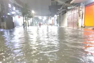 Diguyur Hujan, Sejumlah Daerah di Jakarta Terendam Banjir di Hari Pencoblosan