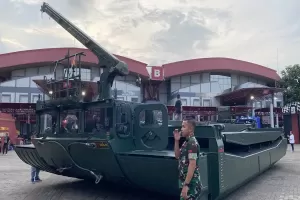 Kendaraan Unik TNI Mejeng di IIMS 2024, Bisa Berubah Jadi Jembatan