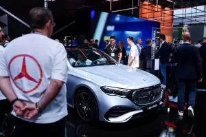 Laba Turun, Mercedes-Benz Batalkan Target 100% Produksi Mobil Listrik di 2030