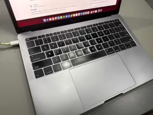 Tips Jitu Hemat Baterai Laptop: Hindari 7 Kebiasaan Ini!