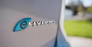 7 Mobil Bermesin Hybrid yang Bisa Bikin Pusing Pemiliknya