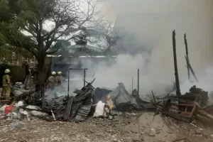 Lapak di Kedoya Raya Jakarta Barat Terbakar, 15 Unit Damkar Dikerahkan