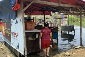 Banjir Surut, Warga Semper Barat Cilincing Beres-beres Rumah