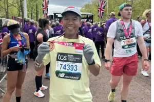 Berlari 42 Km di Suhu Dingin, Misbakhun Finish London Marathon