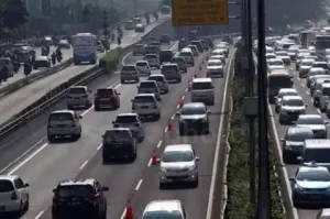 Pagi Ini Tol Tangerang-Jakarta Padat, Jasa Marga Berlakukan Contraflow