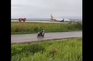 Pesawat Air Jet Tergelincir Keluar Landasan di Bandara Weda Bay Maluku Utara