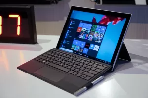 Hadirkan Laptop Baru, Microsoft Bersiap Kalahkan MacBook Air