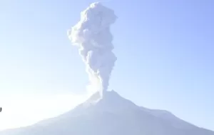 Gunung Lewotobi Laki-laki Erupsi, Letusan 800 Meter di Atas Puncak