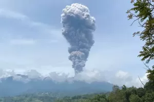 Padang Diguncang Gempa M4,0 Picu Gunung Marapi Erupsi, Status Siaga!