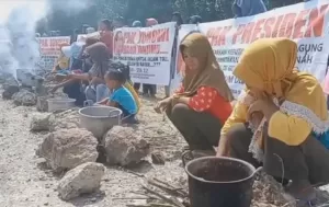 7 Tahun Ganti Rugi Belum Dibayar, Korban Penggusuran Jalan Tol Lampung Gelar Aksi Masak Batu