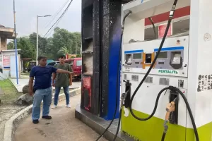 Korsleting, Motor Pedagang Terbakar di SPBU Leuwisadeng Bogor usai Isi BBM