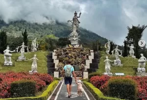 Menjelajahi Keindahan Alam dan Spot Instagramable di Blooms Garden Tabanan Bali