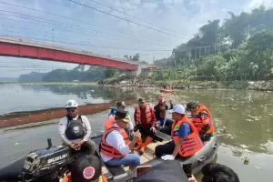Viral Lautan Sampah di Sungai Citarum, Sekda Jabar: Pembersihan Butuh Tambahan 1 Bulan hingga Bersih