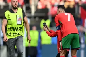 Euro 2024: 5 Penggemar Cristiano Ronaldo Terobos Lapangan, Laga Portugal vs Turki Tertunda 4 Kali