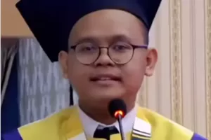 Viral! Pidato Wisuda Anak Penjual Nasi Goreng yang Bikin Rektor Tersentuh, Auto Diberi Rekomendasi Kerja