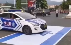 Viral! Mobil Patwal Lindas Bendera Israel di Banjarnegara, Polisi: Kejadiannya di Alun-alun