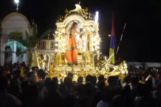 Meriah! Masyarakat Hindu Thamil Arak Kereta Kencana Berusia 132 Tahun saat Festival Thaipusam