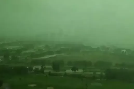 Viral! Langit Dubai Berubah Jadi Hijau usai Banjir Dahsyat, Ini Videonya