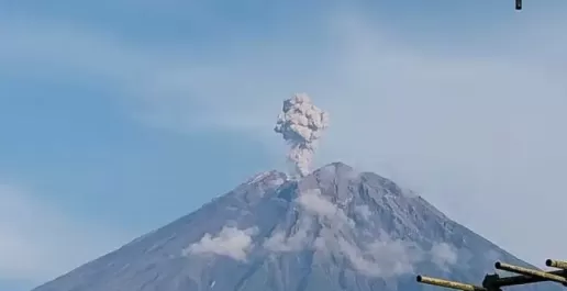 Gunung Semeru Erupsi 4 Kali, Keluarkan Abu Vulkanik Tertinggi 900 Meter