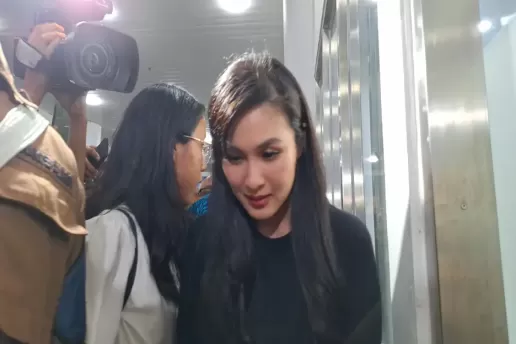 Sandra Dewi Tertunduk usai Diperiksa 10 Jam terkait Kasus Korupsi Timah yang Seret Suaminya