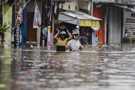 Banjir Jakarta Meluas Kini 31 RT, Paling Tinggi 2,6 Meter di Pejaten Timur