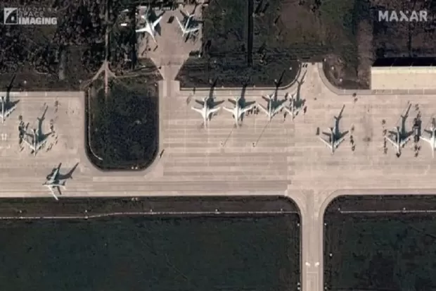 Rusia mengumpulkan sekitar 2 lusin bomber berkemampuan nuklir di bandara Engels-2, sekitar 700 km dari perbatasan Ukraina.