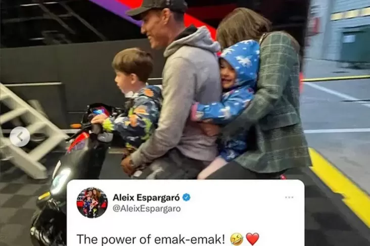 Aleix Espargaro Parodikan Pemotor Indonesia dengan Bonceng Istri dan 2 Anak Kembarnya