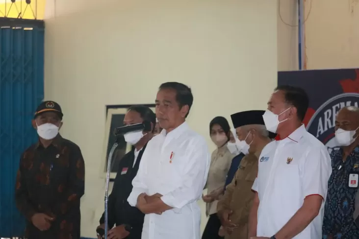 Jokowi Tinjau Stadion Kanjuruhan, Berharap Tim Investigasi Cepat Selesaikan Tugas