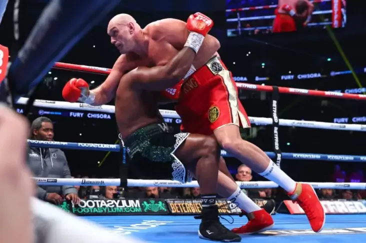 Breaking News! Tyson Fury Menang TKO Ronde 10, Amankan Sabuk Juara WBC