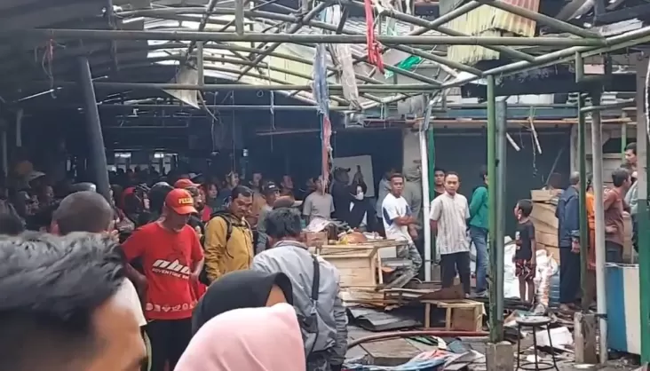 Ratusan Kios di Pasar Ciawi Tasikmalaya Ludes, Pedagang Hanya Pasrah
